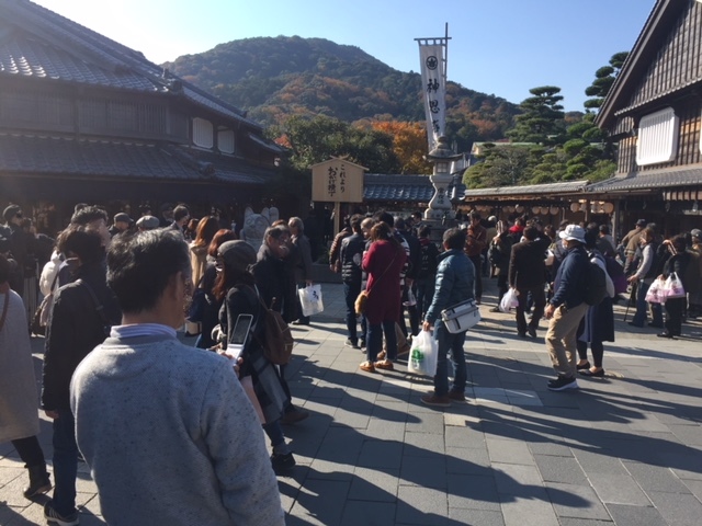 平日でもこの人出