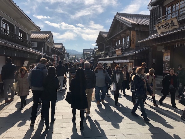 月曜日の賑わい