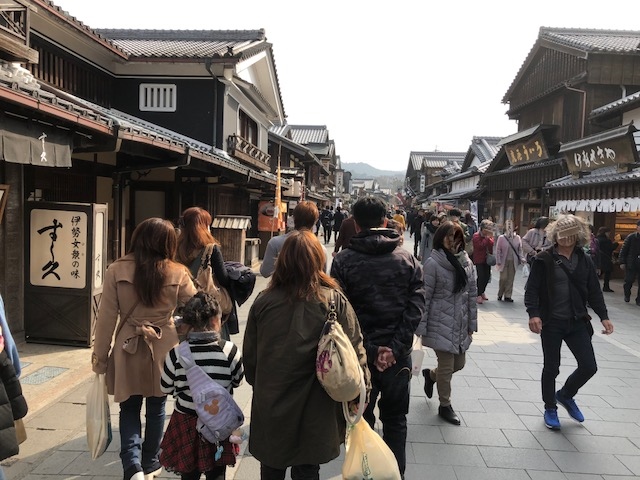 平日なのに・・・