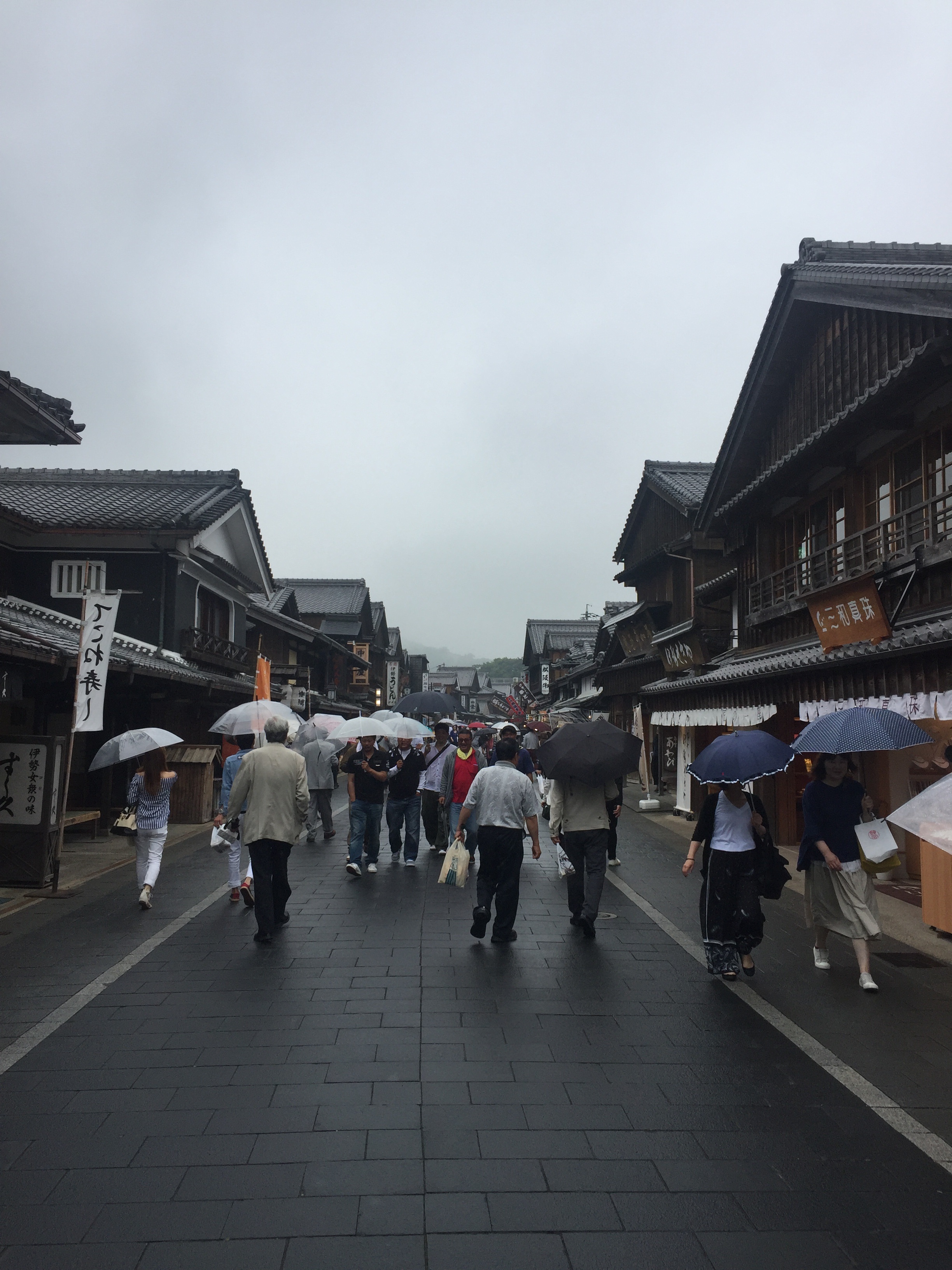 霧雨のおはらい町