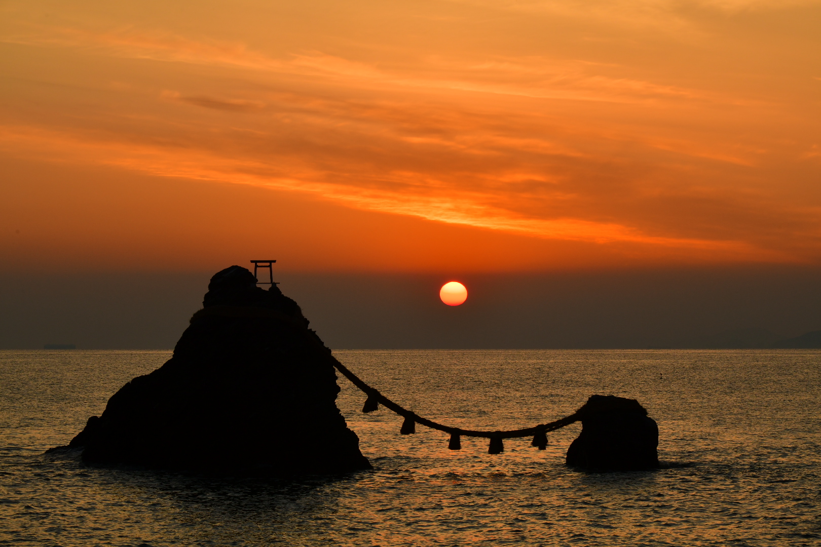 夫婦岩の日の出